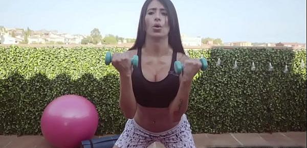  Linda Gonzalez is super focused on her workout routine. Her horny coach Jesus Reyes will always give her a fuck massage after their workout routine.